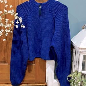 Hollister sweater half turtleneck. Size L. New with tag on